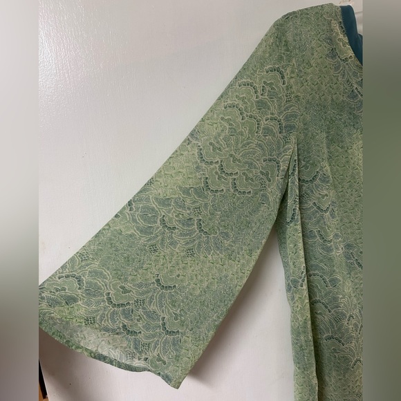 NEW Apostrophe Small Women Sheer Green Blouse Flare Sleeves V Neck Floral - Picture 3 of 5